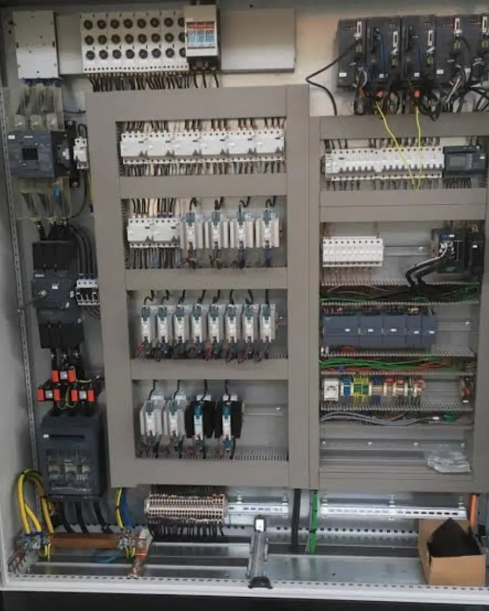 Kompakt ölçülerde hazırlanmış kontrol panosu